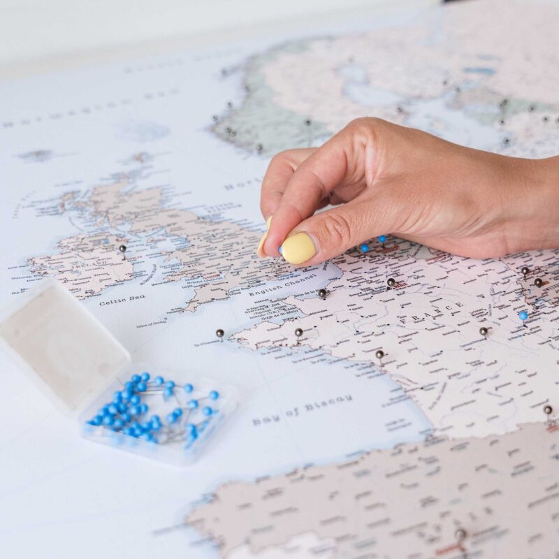 europe-map-pin-board-with-pins-8eu europe-map-pin-board-with-pins-8eu